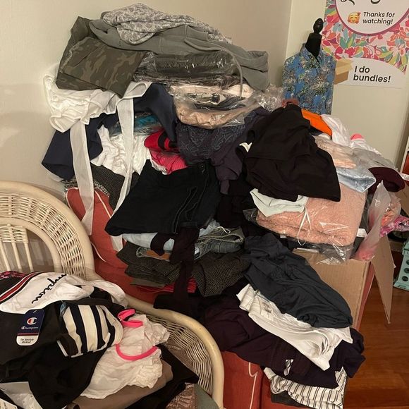 Pallet unboxing Live  - LIKE ❤️ THIS POST To Get Notified When I Go LIVE! - Picture 2 of 3